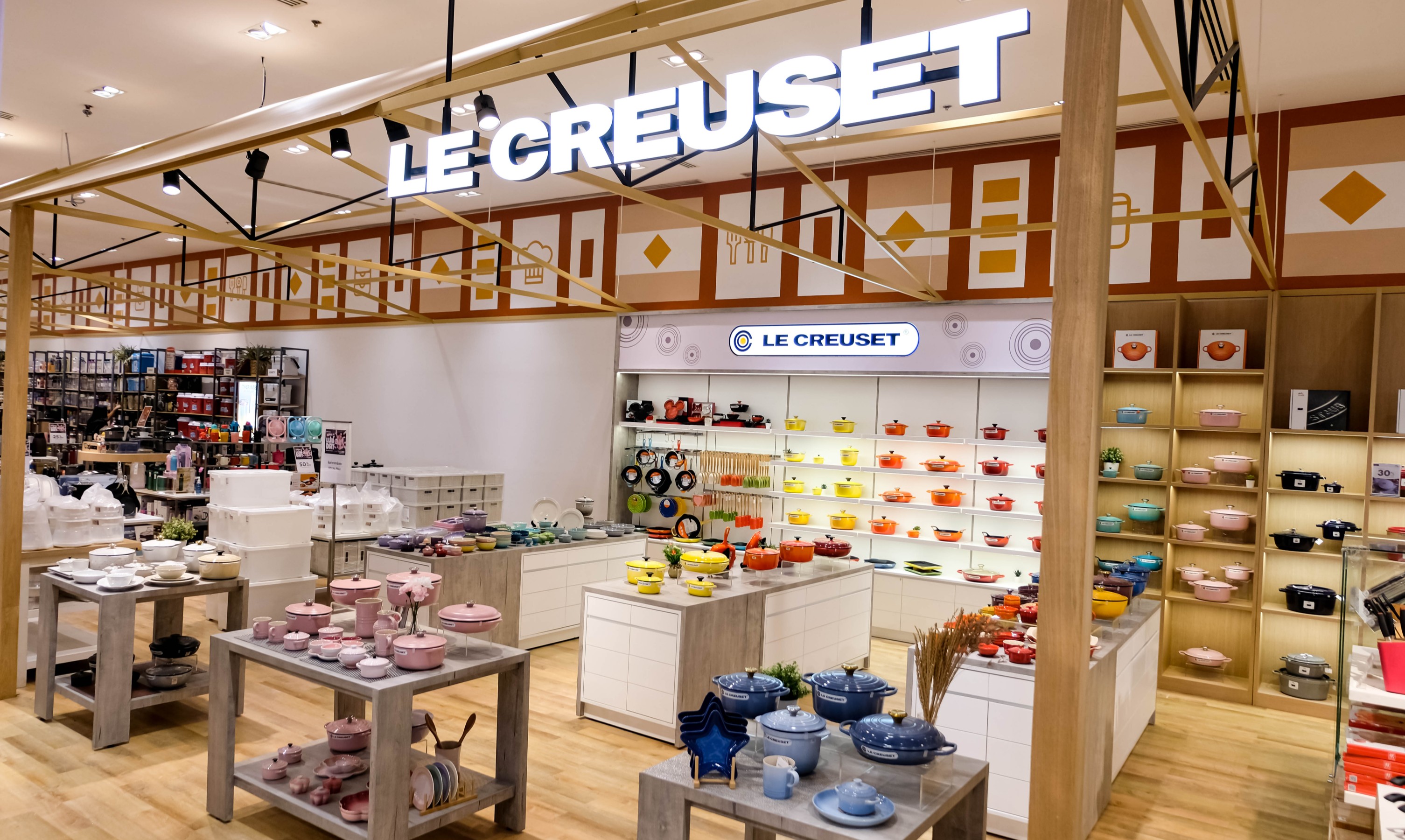 Le Creuset Stores